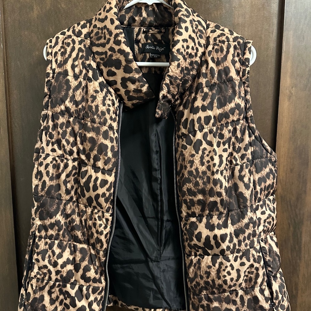 Charlie Paige Puffer Vest Leopard, Large